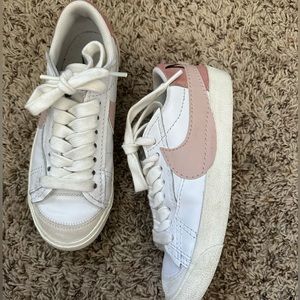 Nike Blazers Low ‘77 Jumbo - Size 7